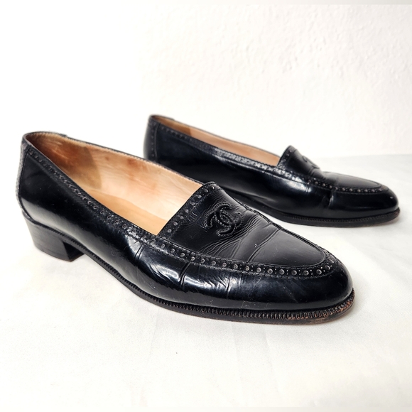 Chanel Black Calfskin Patent Leather Loafers Flats Italy CC Logo EU 37.5 - US 7 - Picture 1 of 15